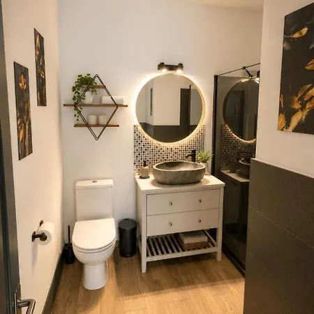 Elegant Boutique With Luxury Bedroom *